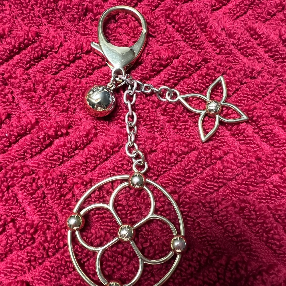 Louis Vuitton
Handbag Charm
Bloomy M67931 - Picture 5 of 13